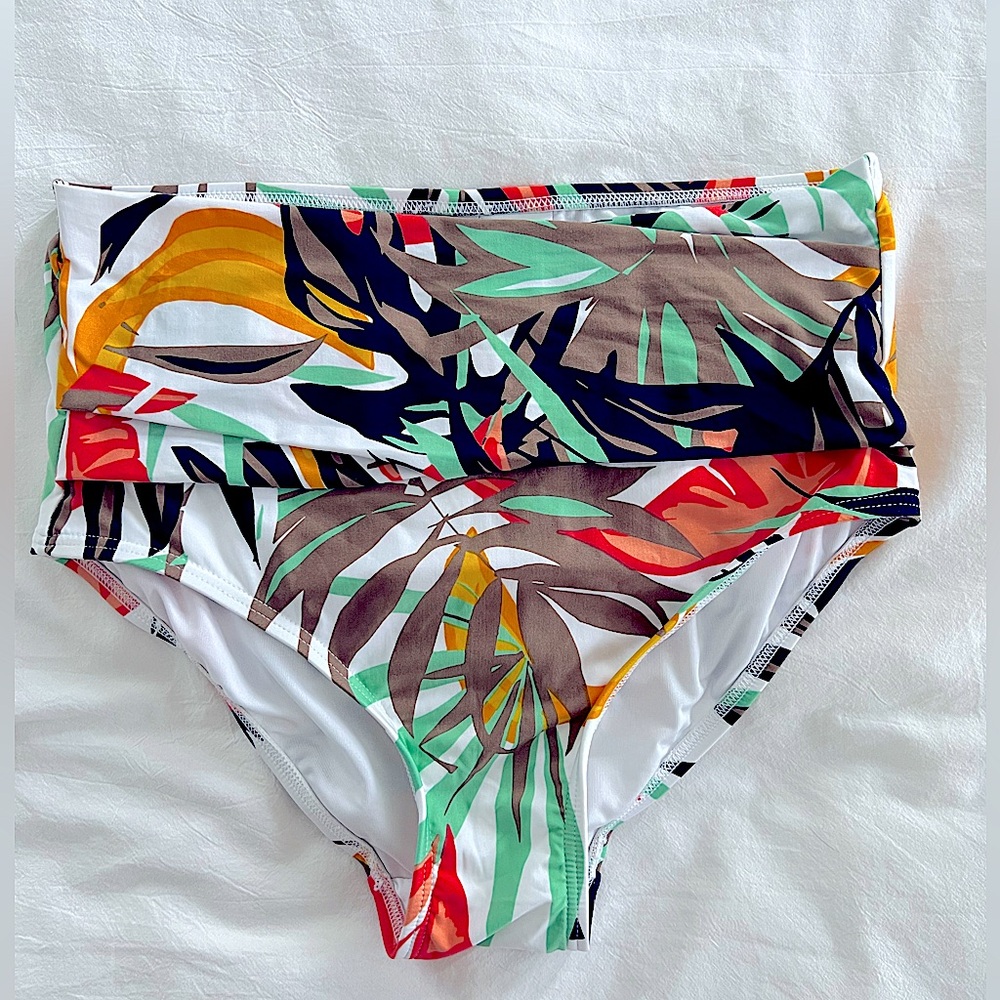 NWOT Calvin Klein Bikini Bottom High Waist Size S
